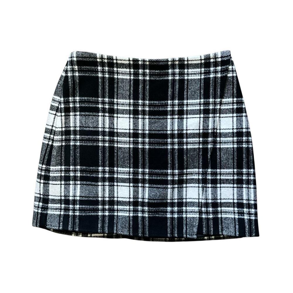 Hollister Black and White Plaid Wrap Skirt: Y2K, Modern